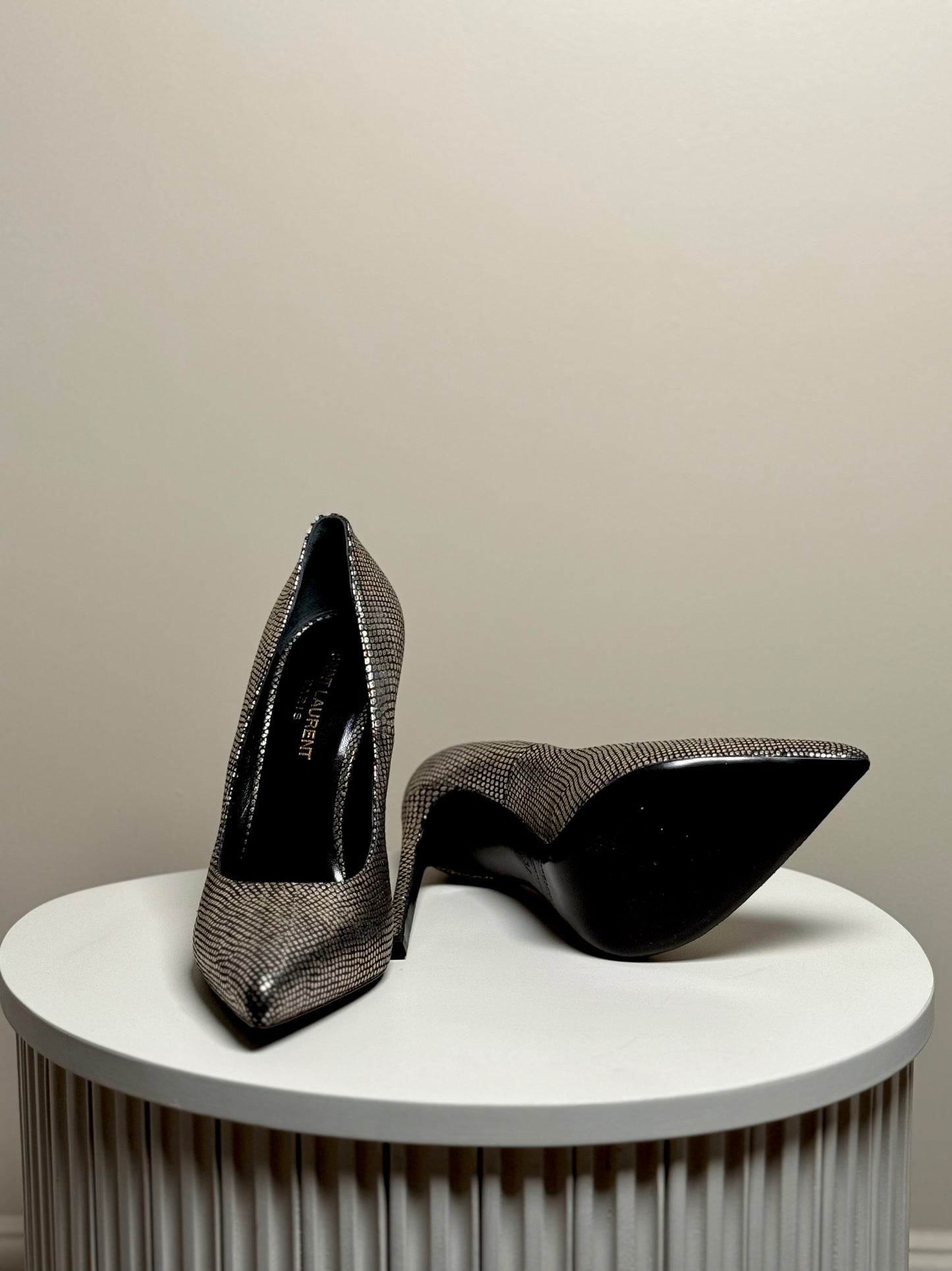 Silver leather pumps