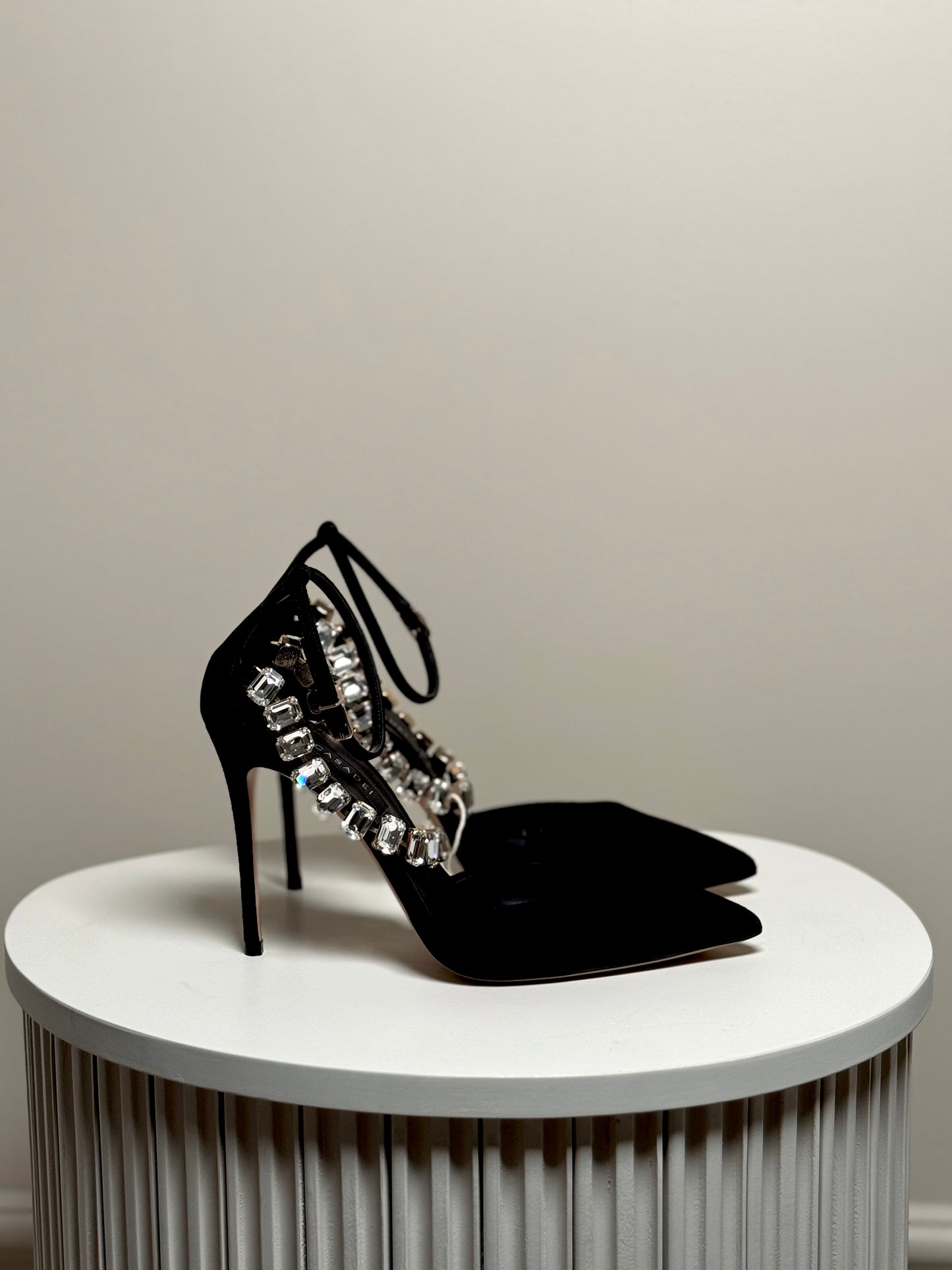 Suede leather pumps with crystals