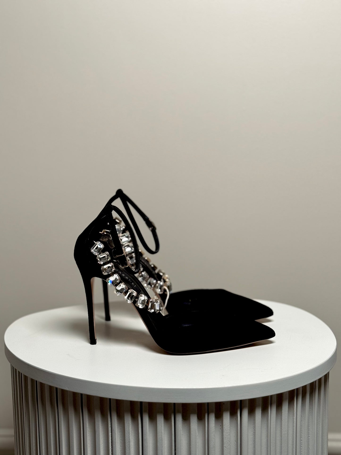 Suede leather pumps with crystals