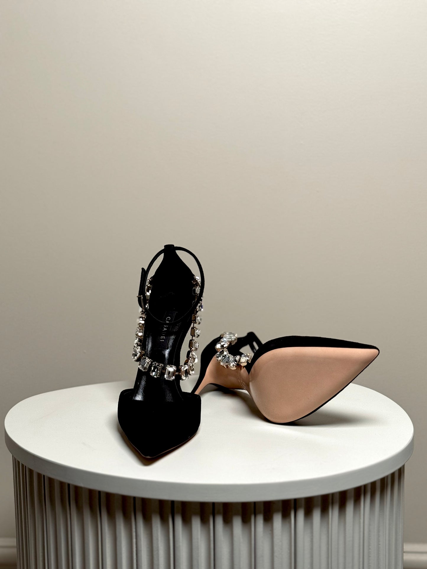 Suede leather pumps with crystals
