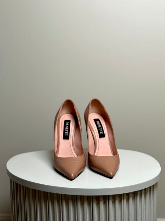 Nude leather pumps