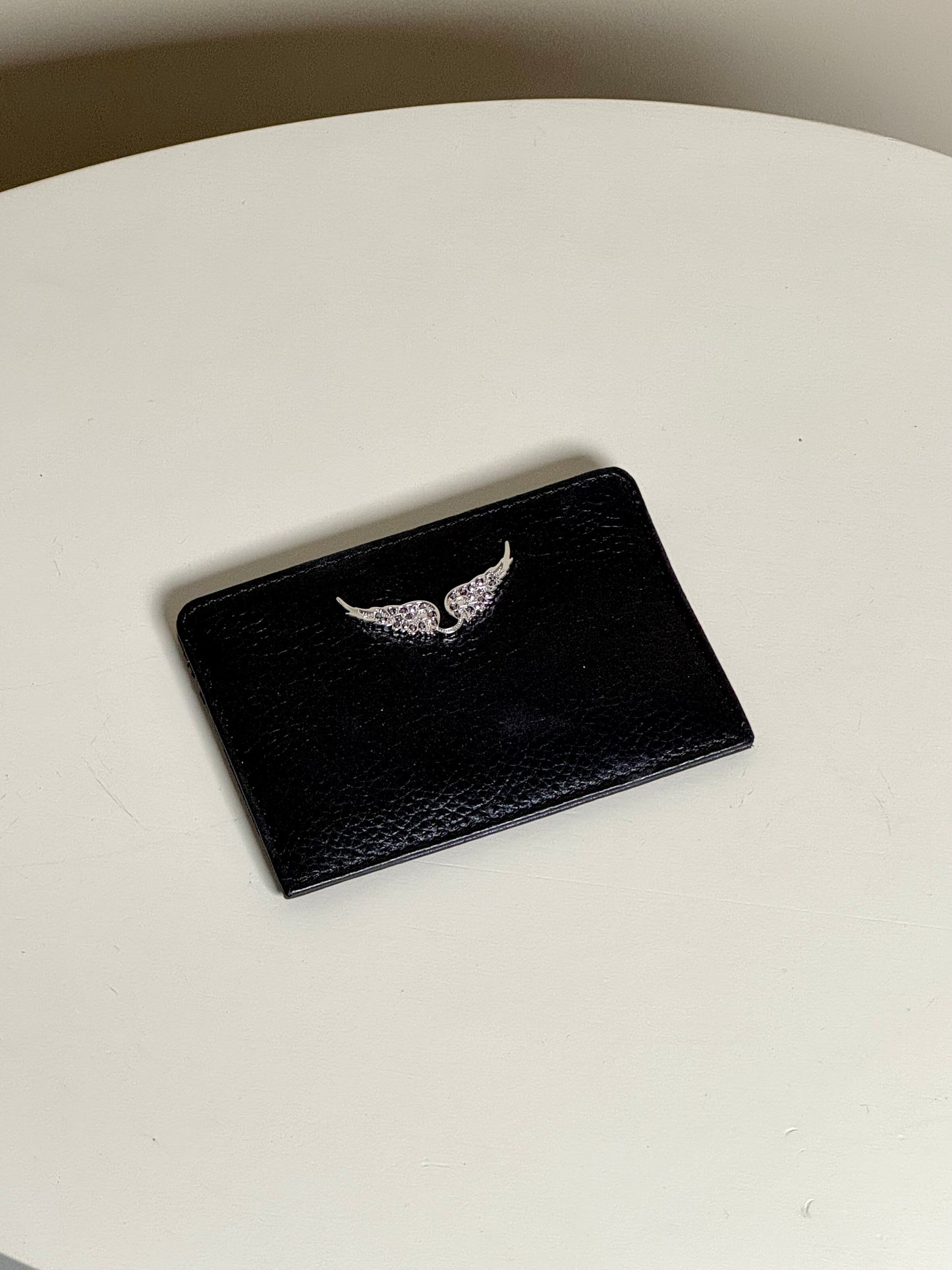 Wing-charm leather cardholder