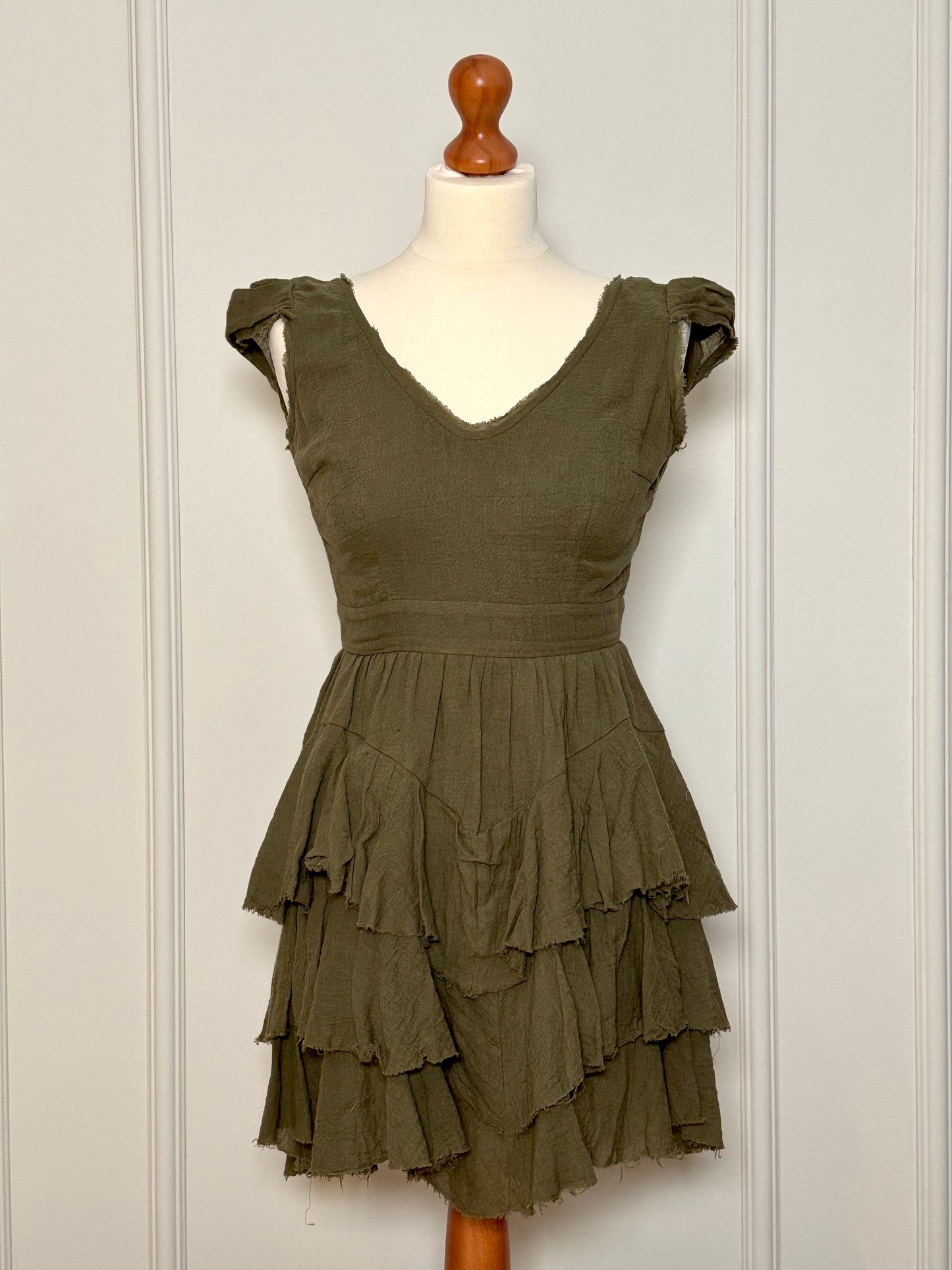 Kaki flirtatious dress
