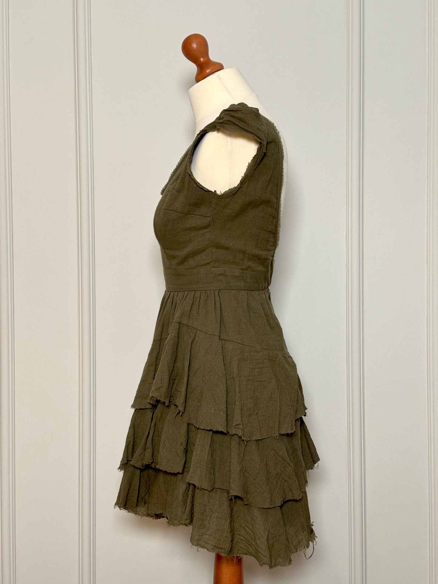 Kaki flirtatious dress