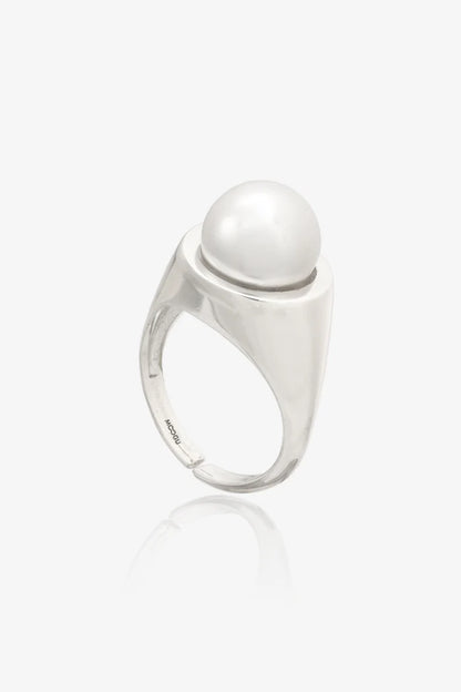 White Pearl Signet ring